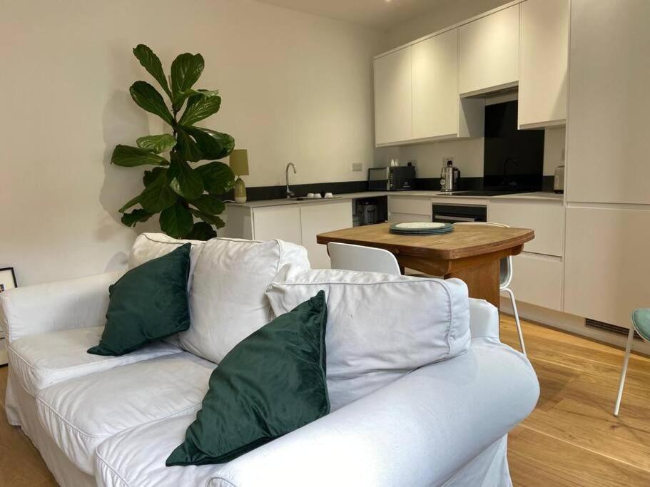 Poets Rest, Free Parking, Ev Socket Fees Apply Walk To Beach Hove Exterior foto